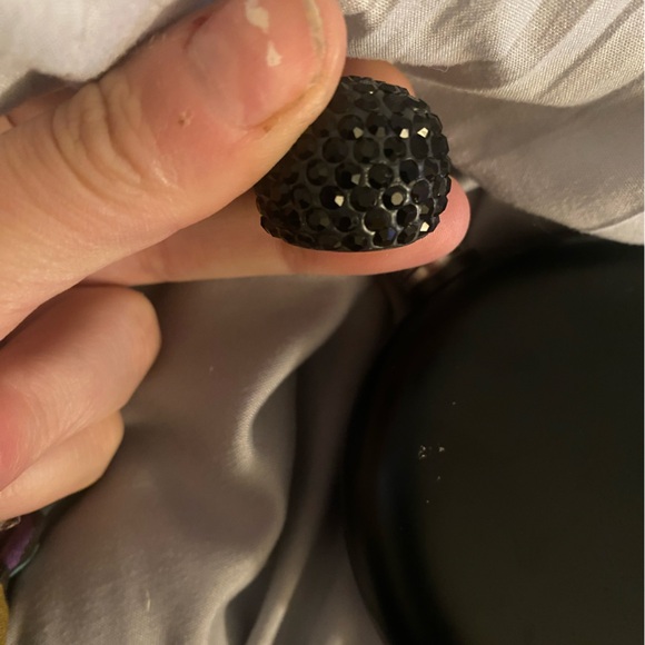 Matte black flask with bejeweled cap - Picture 3 of 7